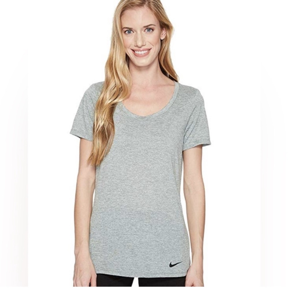 Nike Women’s Dri Fit Legend Scoop neck training top size M